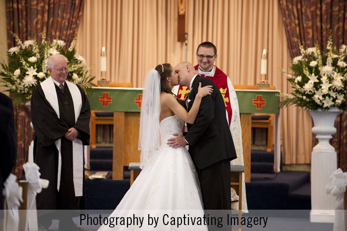 Pittsburgh wedding kiss photography