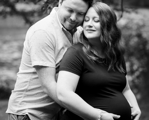 parents-to-be together black and white