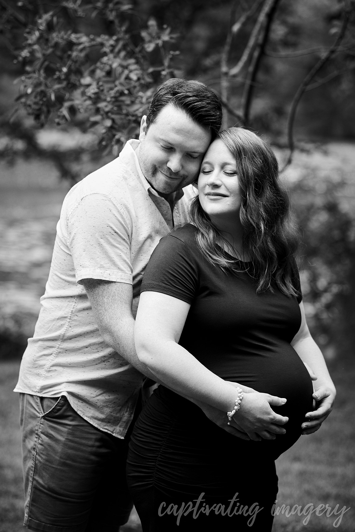 parents-to-be together black and white