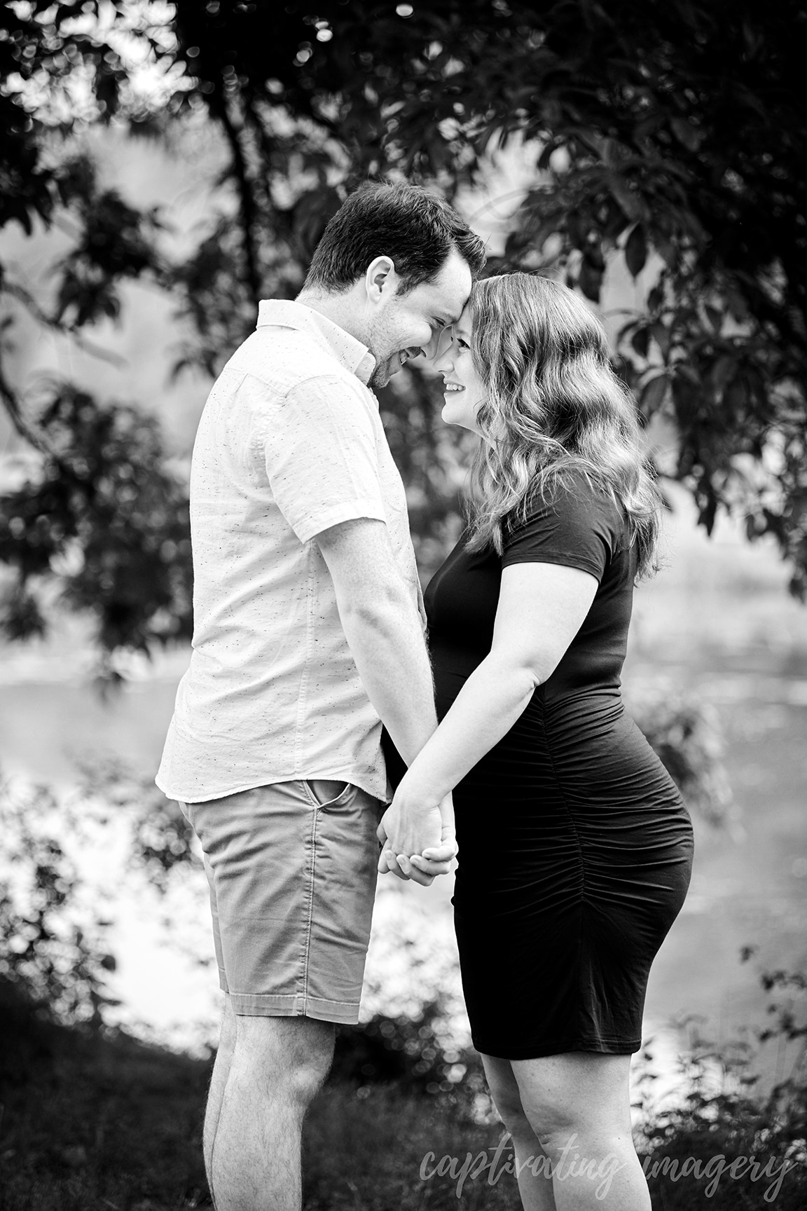 parents-to-be together black and white