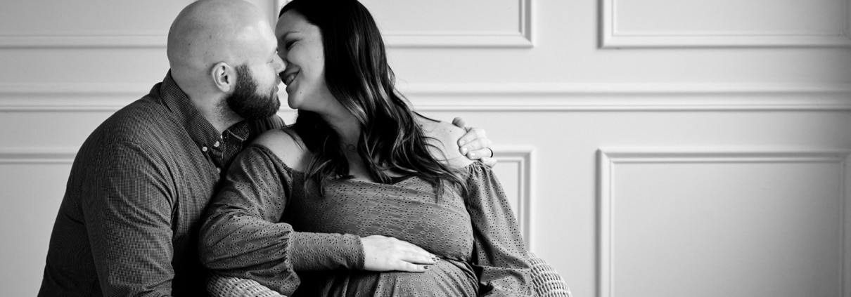 Maternity kissing couple - Pittsburgh Photographer